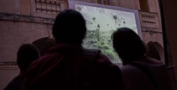 Projection nocturne d'Alastair Magnaldo